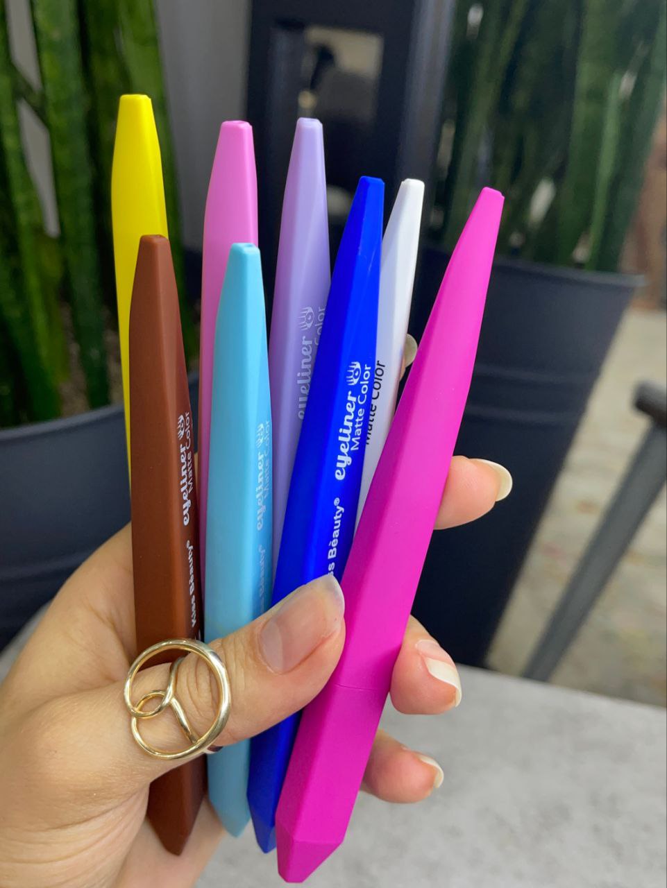 . "خط چشم مویی شاین پاستیلی با نوک هدلاینر | ضدآب و حساسیت، رنگ‌بندی خاص و ماندگاری بالا"